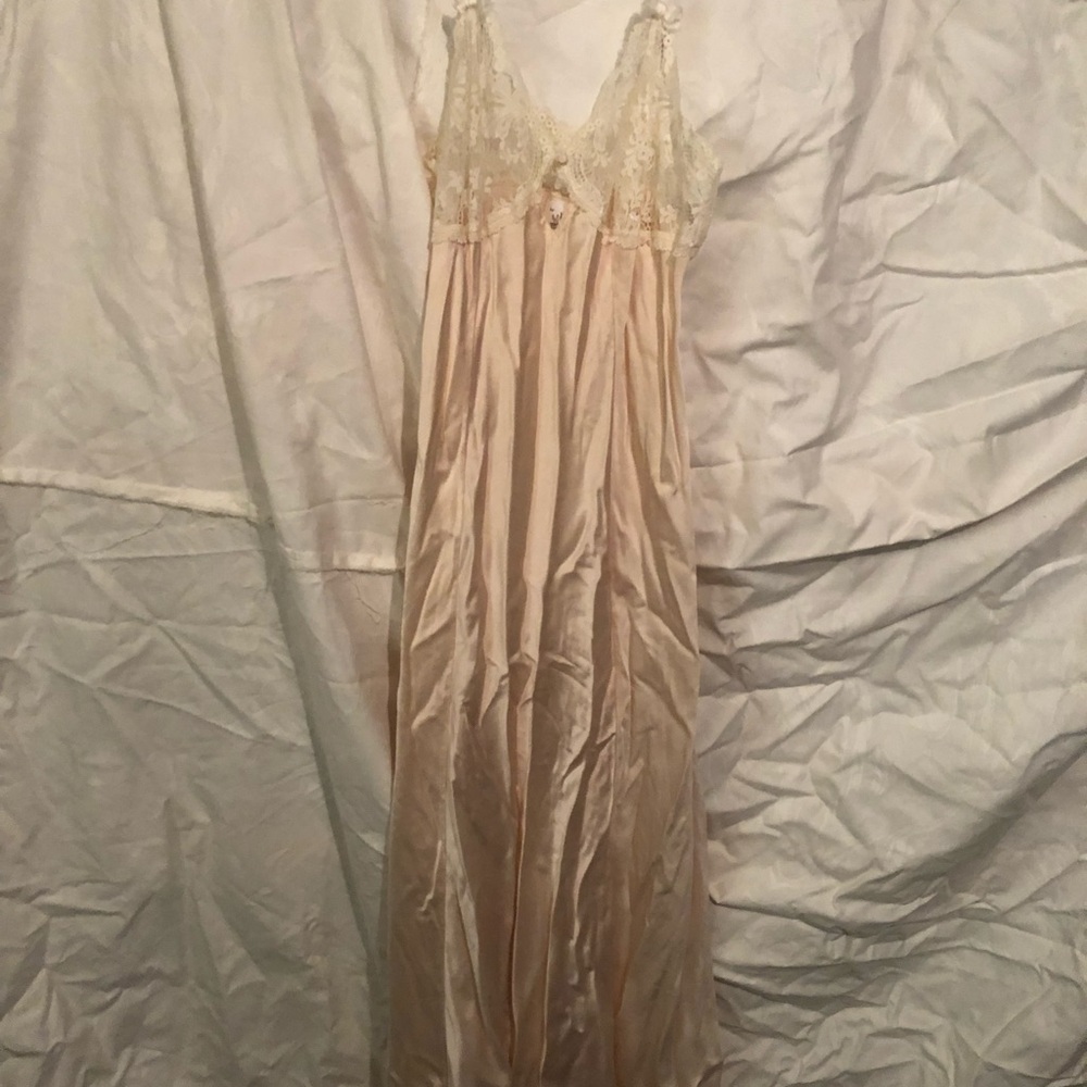 Janet Reger London 34” gentle pink 100% pure silk Lace Nightgown